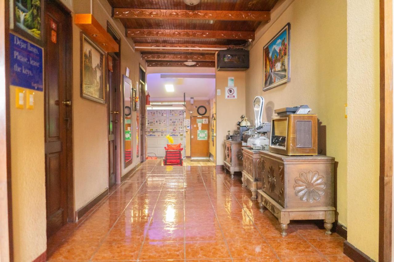 Euro Hostal Гватемала Экстерьер фото