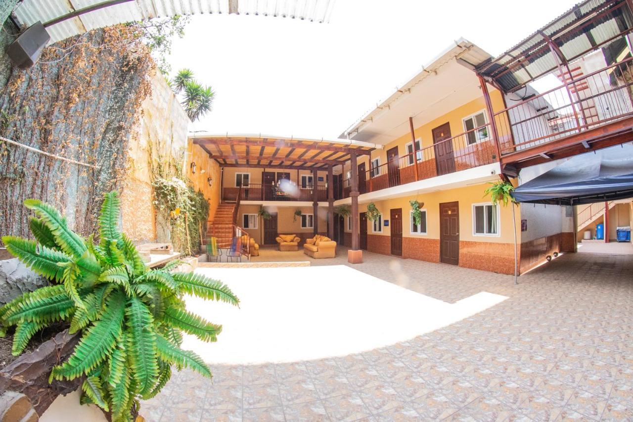 Euro Hostal Гватемала Экстерьер фото