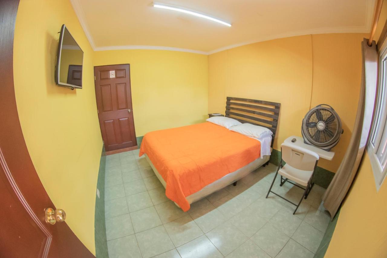 Euro Hostal Гватемала Экстерьер фото