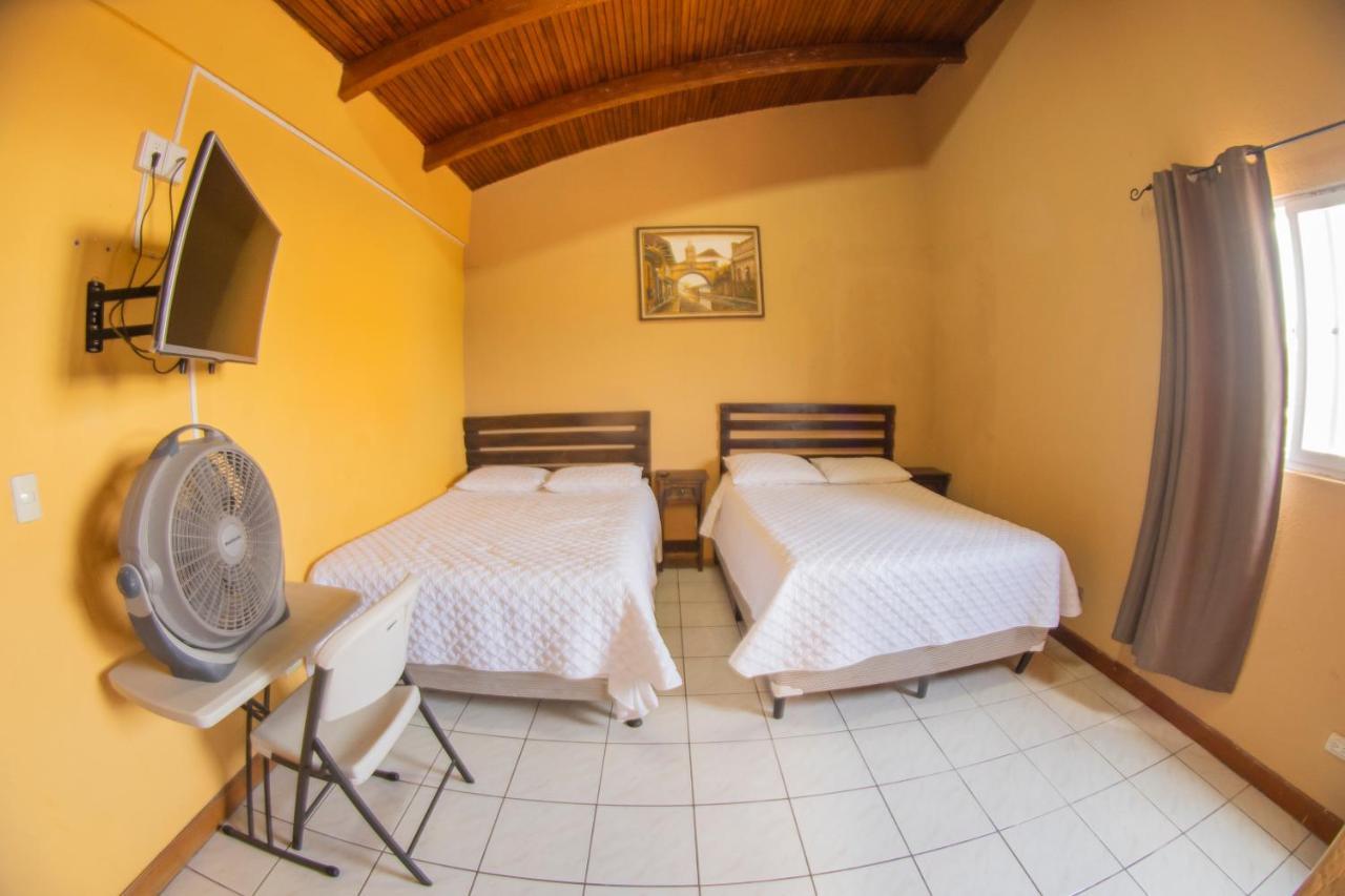 Euro Hostal Гватемала Экстерьер фото