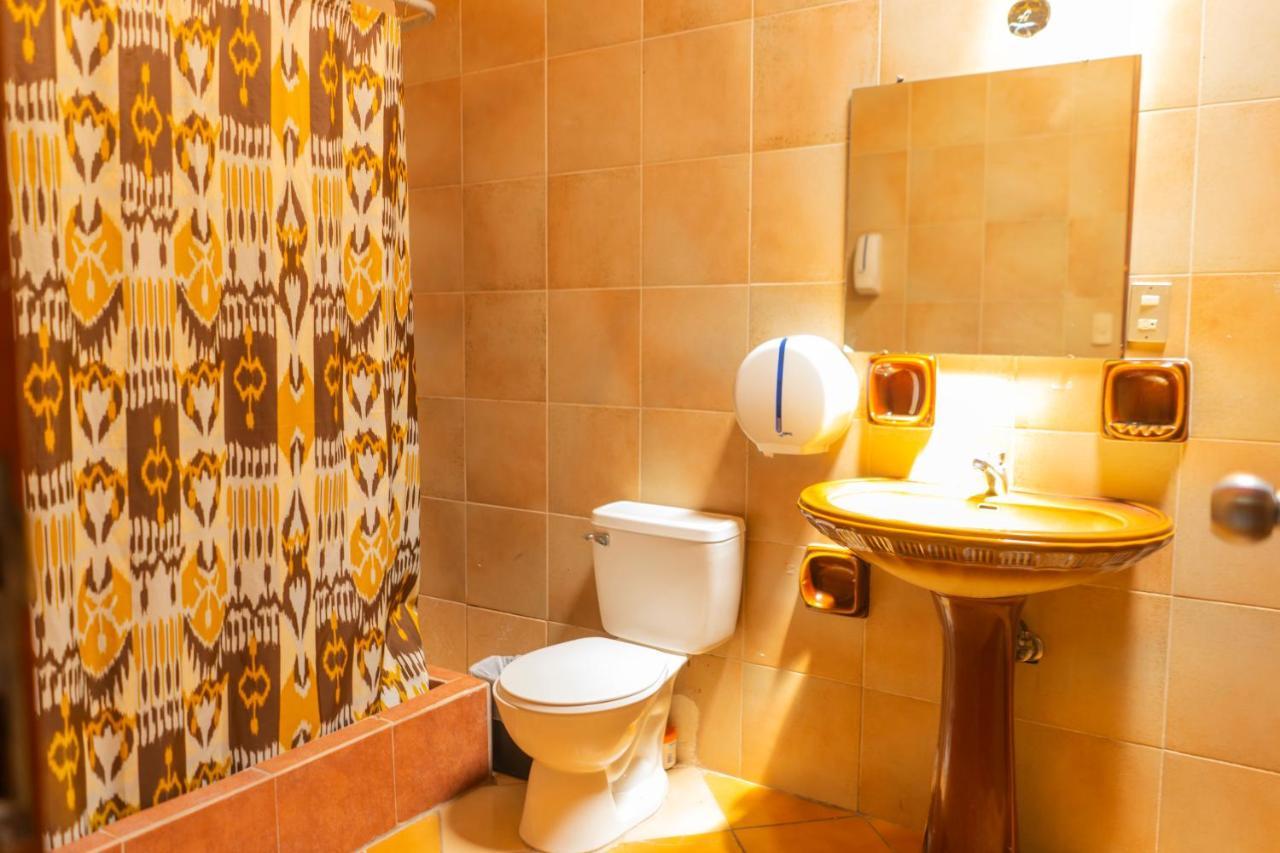 Euro Hostal Гватемала Экстерьер фото